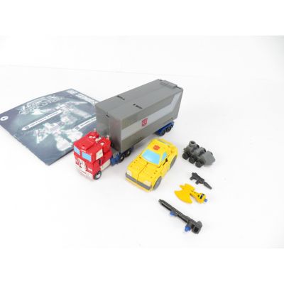 Transformers Legacy Evolution Core Class Optimus Prime & Bumblebee