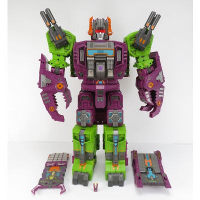 Transformers WFC: Earthrise Scorponok + reprolabels