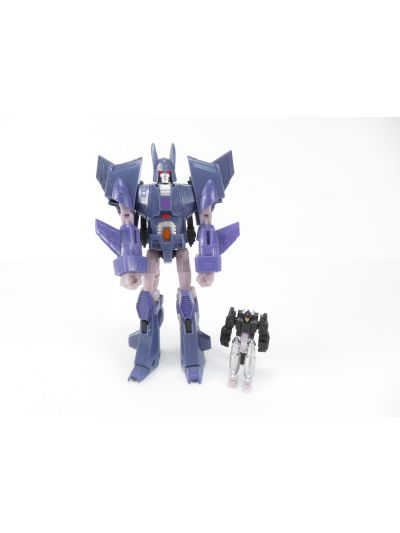 Transformers Reveal the Shield Battle in Space Cyclonus