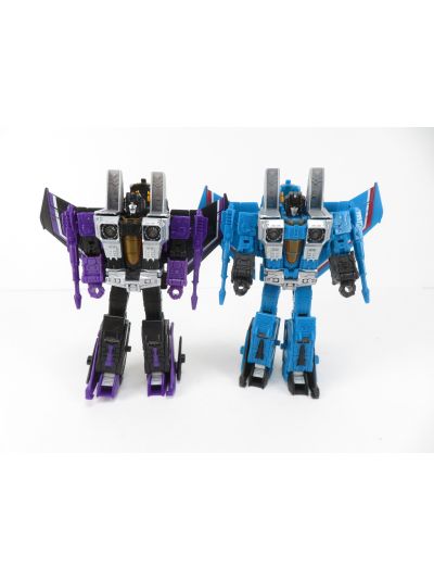 Transformers WFC: Earthrise Thundercracker & Skywarp 